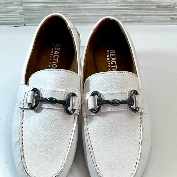 Reaction Kenneth Cole White Slip-On Loafers with Metal 